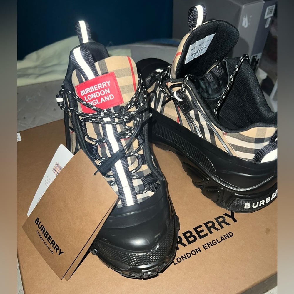 Burberry Shoes - Size 41
